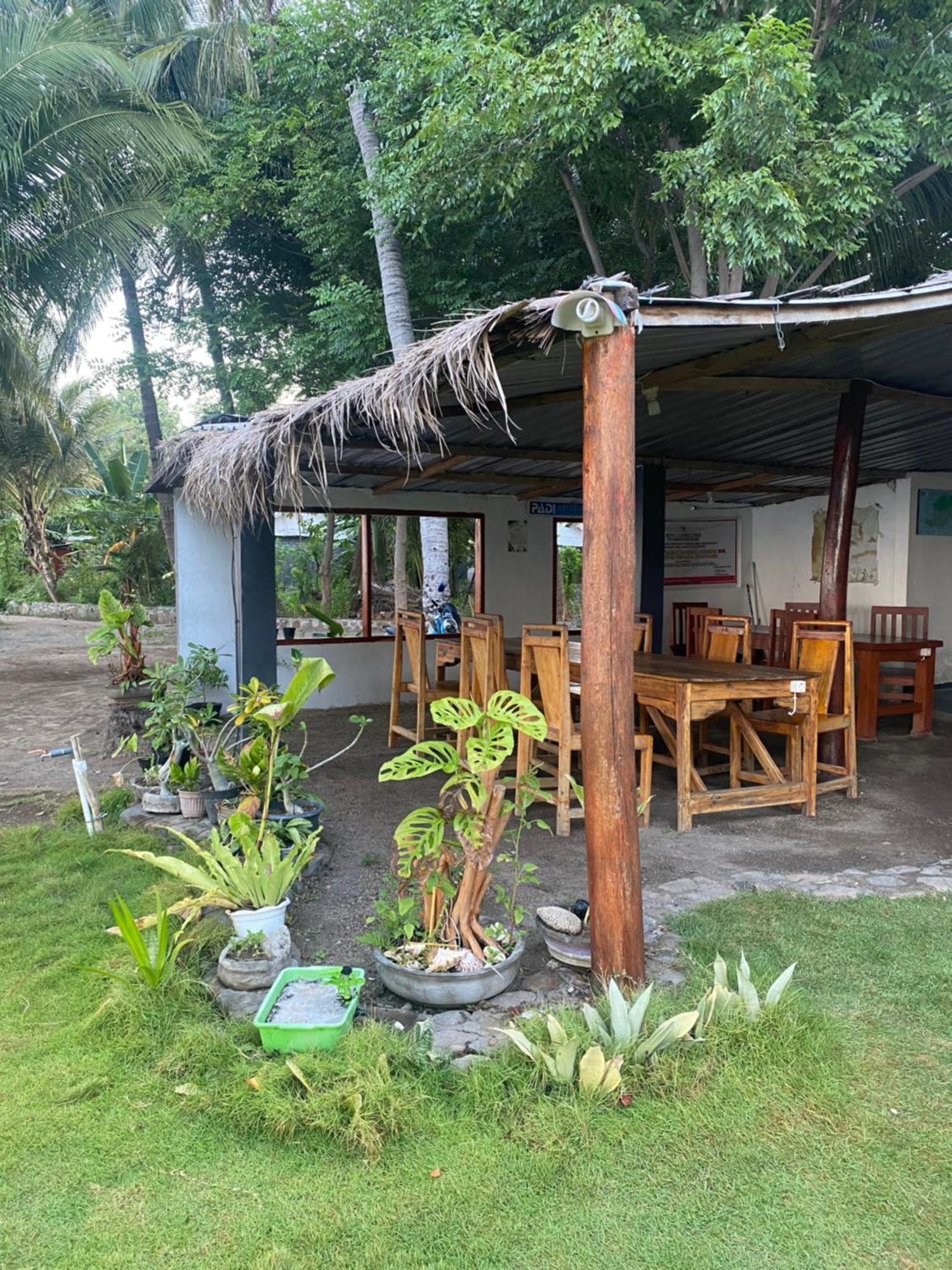 East Lombok Dive Hotel - 3 Private Rooms On The Beach With Seaview & Scuba Diving Center Labuhan Pandan Kültér fotó