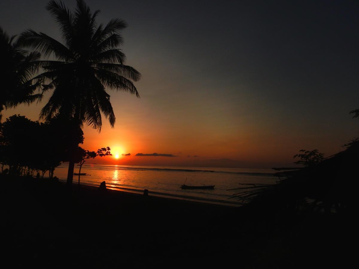 East Lombok Dive Hotel - 3 Private Rooms On The Beach With Seaview & Scuba Diving Center Labuhan Pandan Kültér fotó