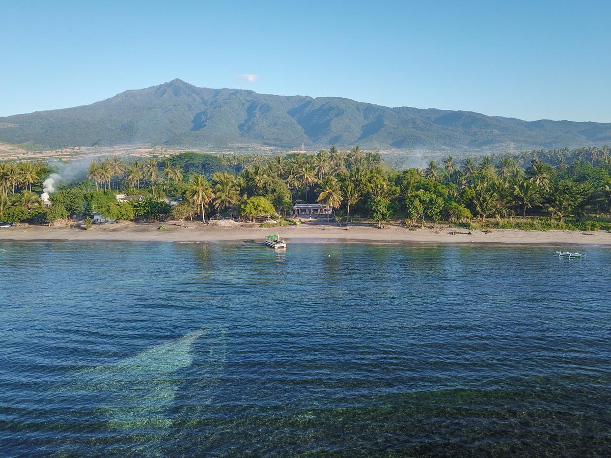 East Lombok Dive Hotel - 3 Private Rooms On The Beach With Seaview & Scuba Diving Center Labuhan Pandan Kültér fotó